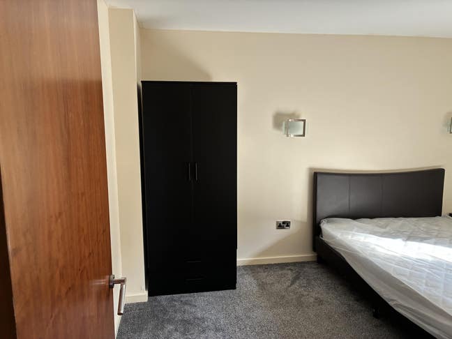Large double room to rent in Shared flat Main Photo