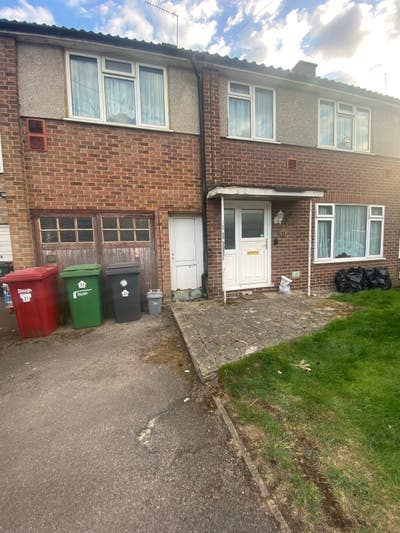Spacious 5 Bedroom house  Main Photo