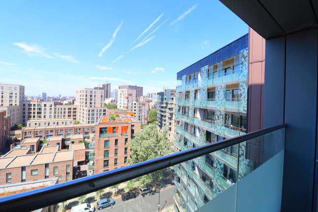 Ensuite & Rooms Balcony Views in North Greenwich Main Photo