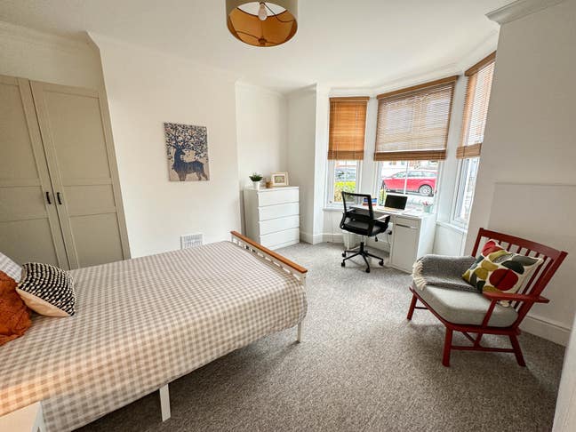 Fantastic Room Close to City Main Photo