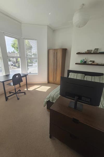 🏠 5-Bed Professional House Share- Bills Included Main Photo