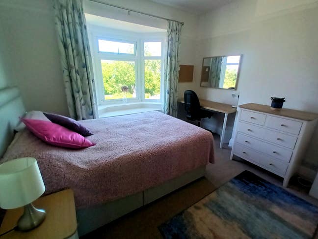 Light, airy double room with great views Main Photo