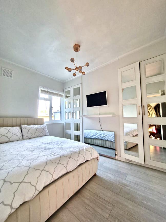 Bright Double Room with access to lovely garden  Main Photo