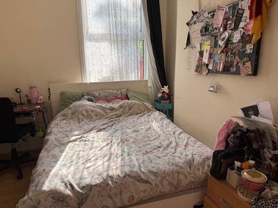 Summer Room to Rent in North Greenwich Main Photo