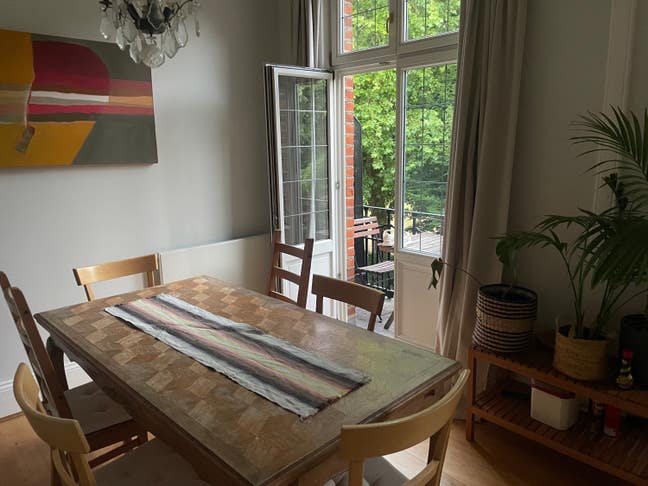 Small Double Room next to Bishops Park Main Photo