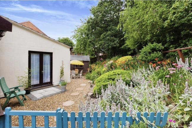 1 bedroom studio/annexe  Main Photo