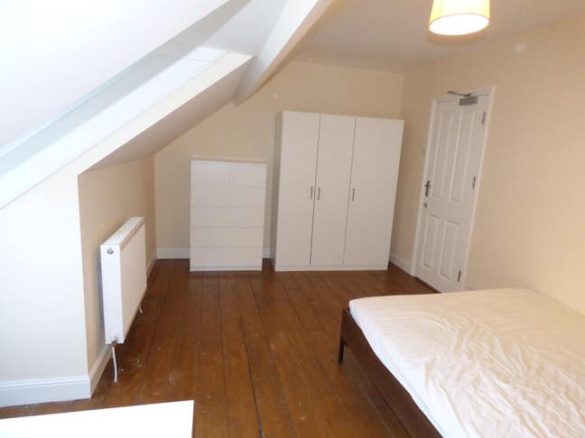 Very Large double room close to city & hospital Main Photo
