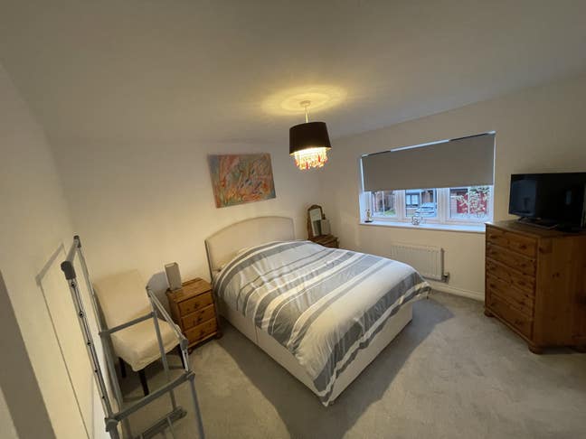 En-suite double room in quiet modern village house Main Photo