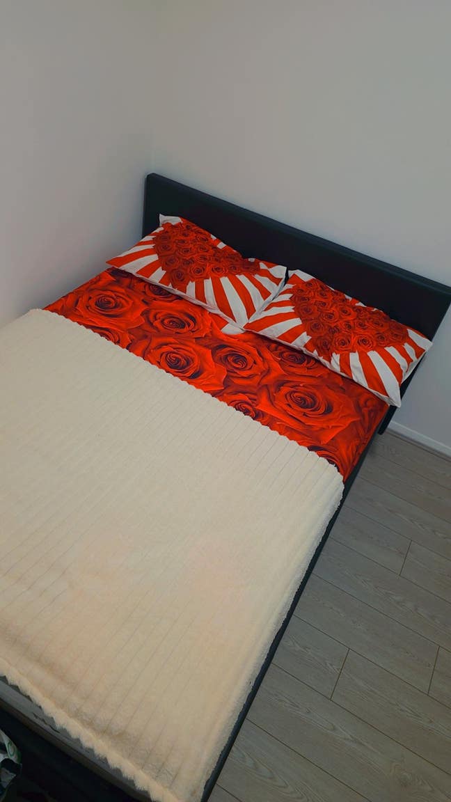 A Room available for rent in 2 bed apartment  Main Photo