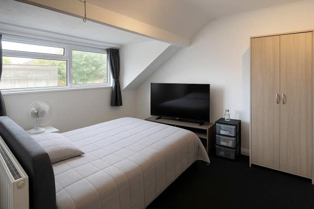 Room to rent Main Photo