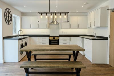 🏠 Newly Refurbished House-Share | Near Horton Main Photo