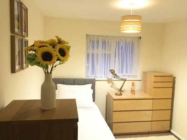 Drop Your Bags “READY TO GO” Cosy Single Bedroom  Main Photo