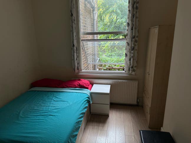 Double room to rent near Maryland Stn Main Photo