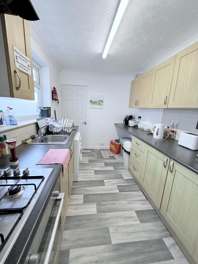 Lovely double room in a 2-bed student house  Main Photo