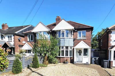 Beautiful double room in semi detached house c Main Photo