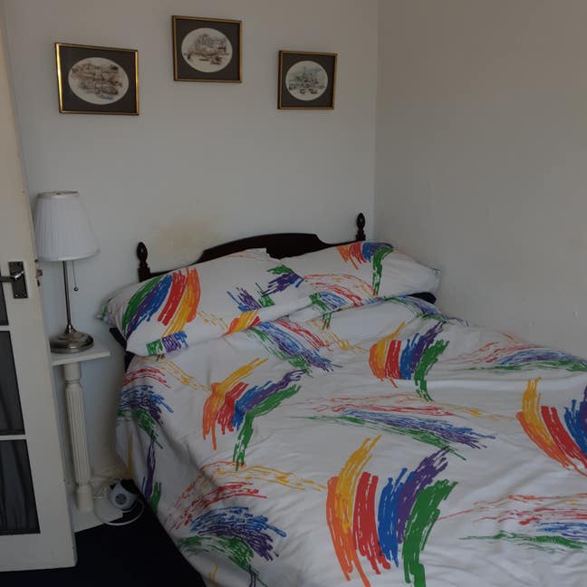 City/Port-Lodging-F/T Working Males 40+years old. Main Photo