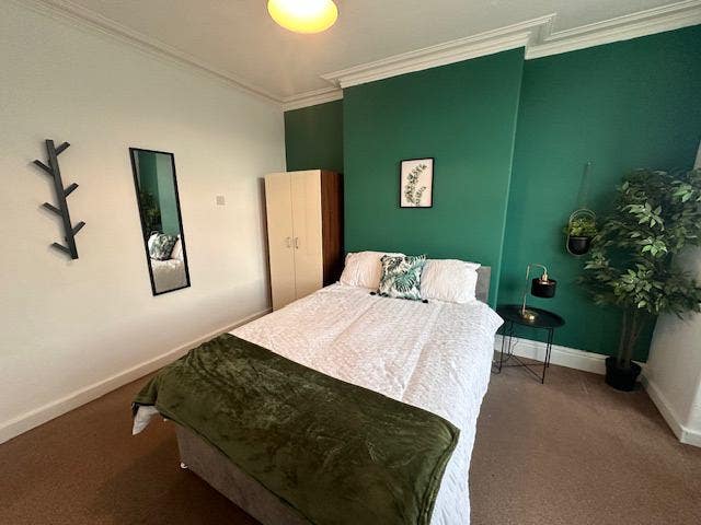 Fab Double rooms 2 mins walk to Burley station!! Main Photo