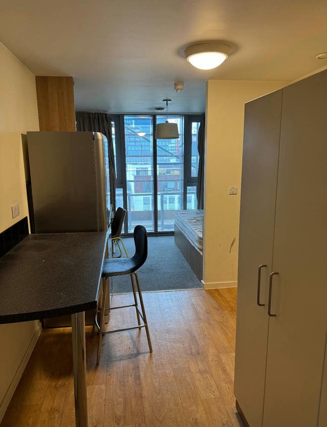 Student Studio Sublet｜Moonraker Point Main Photo