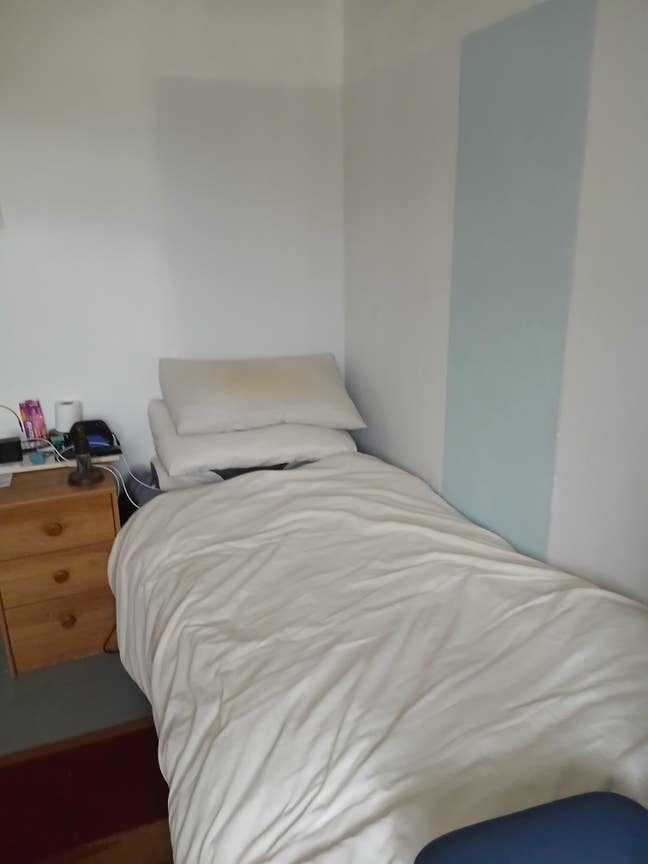 Single room in large 2 bed flat first floor Main Photo