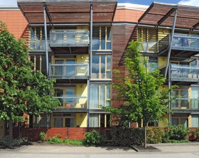 North Greenwich Stunning Large Double with balcony Main Photo