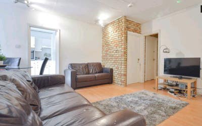 Dalston Double Room Ensuite Available! Main Photo