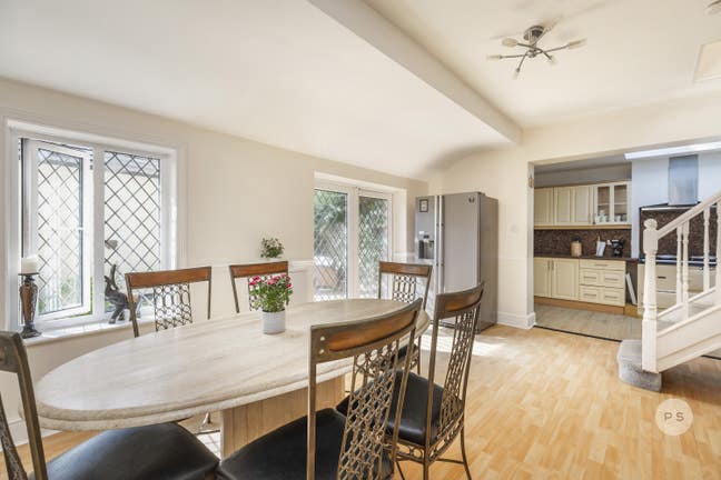 Double room  🛏️ +shared shower , kitchen Living a Main Photo