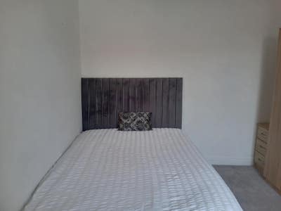Newly refurbished 4 bed House Main Photo