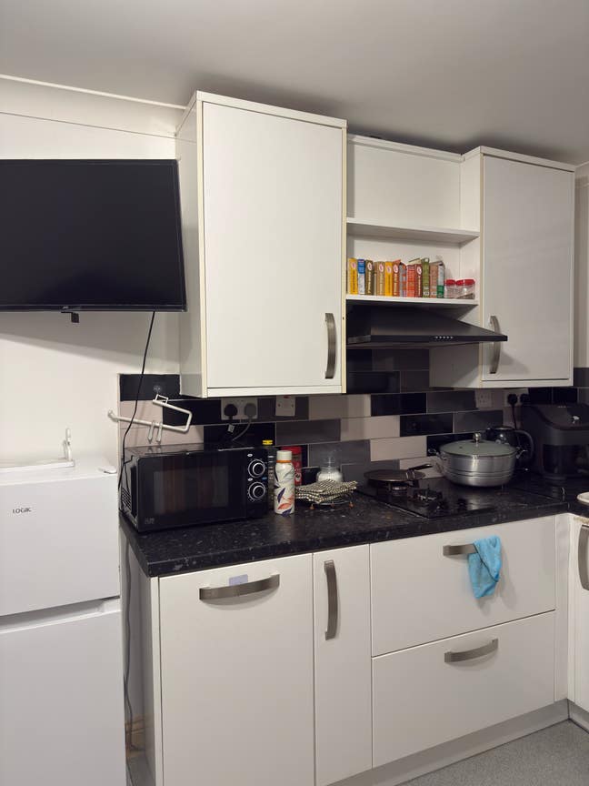 A female flatmate is required  Main Photo