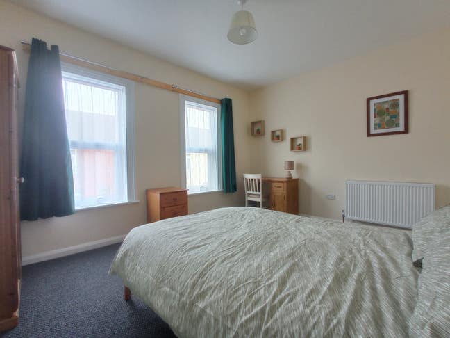 Large double room in a newly refurbished house Main Photo