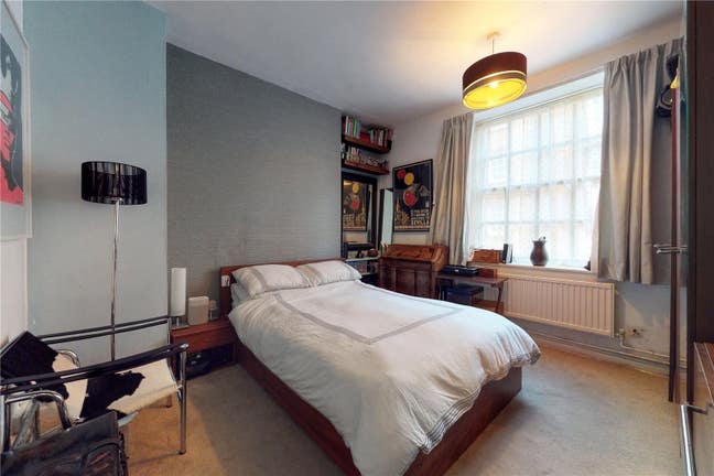 Large Double Room Main Photo