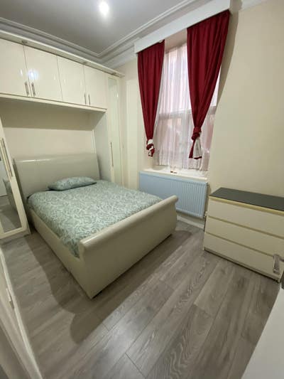 Double Room - Medium Size (NO DEPOSIT) 📌 Main Photo