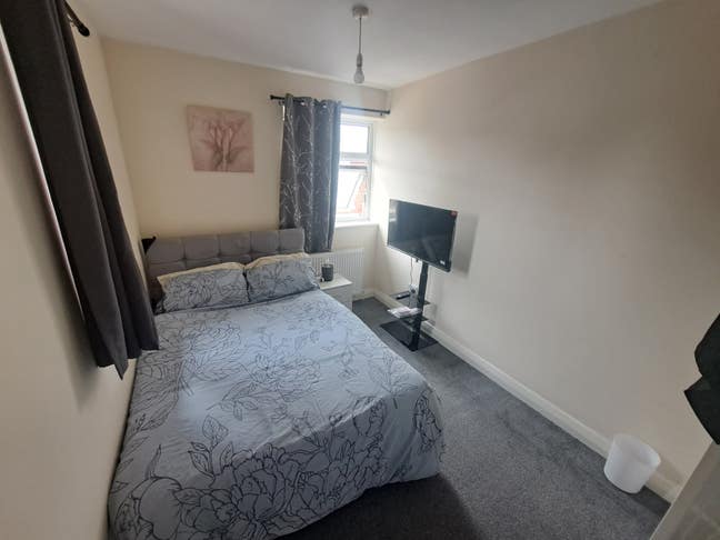Bright double room with TV Main Photo