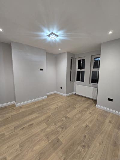 Large Rooms in Newly Refurbished House Main Photo