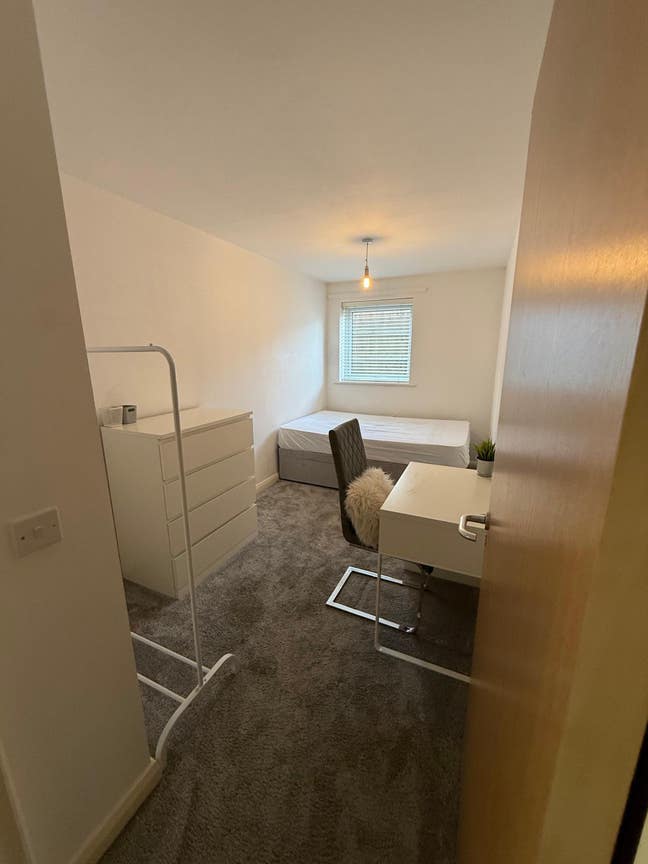 Looking for female flatmate in MK Main Photo