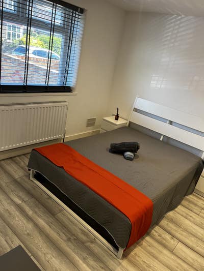 Large , double en-suite bedroom  Main Photo