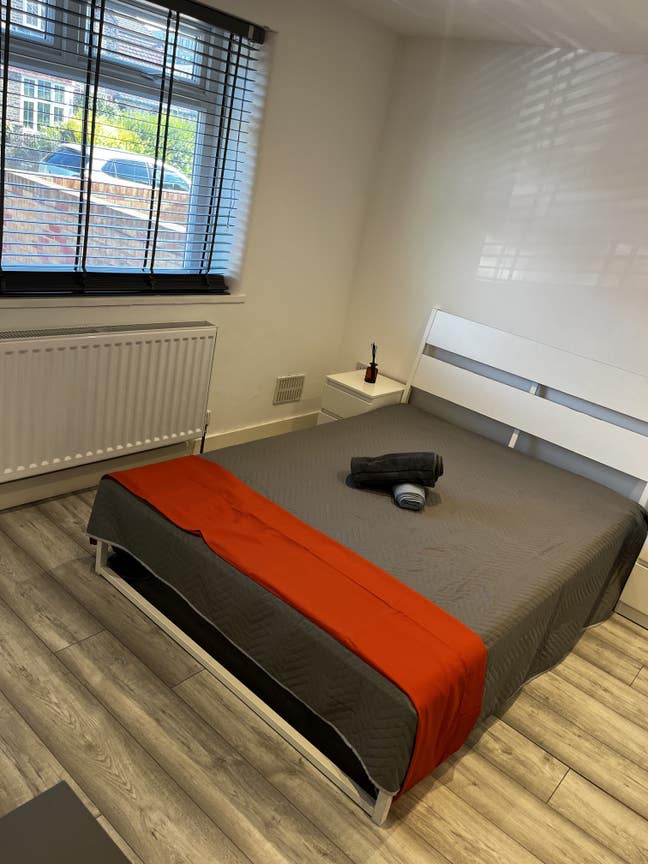Large , double en-suite bedroom  Main Photo