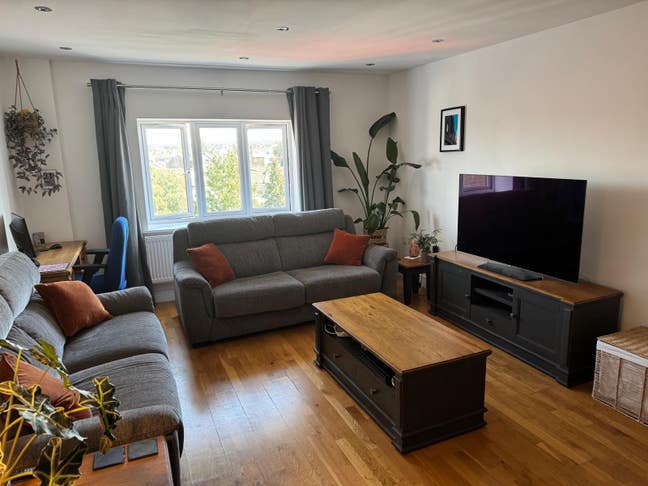 16 Min to London Bridge - Summer Let - Modern Flat Main Photo