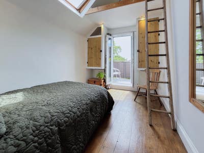 Spacious double room with balcony in summertown  Main Photo