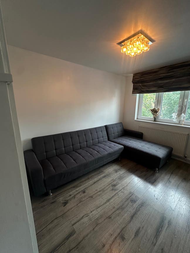 2 double bedroom available in 4 bed flat Main Photo