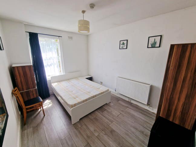 Double en-suit in Finsbury Park Main Photo