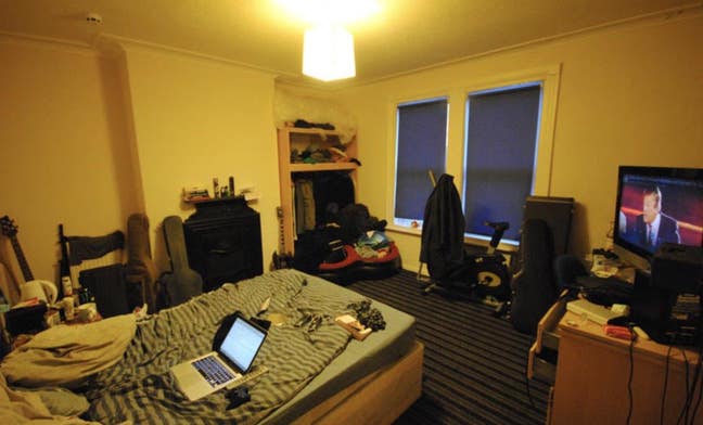 Large Room in a Friendly House share Main Photo