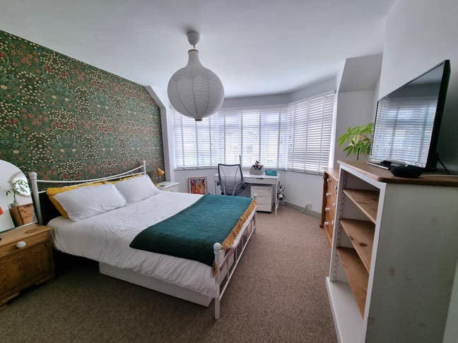 Beautiful room in great location Monday to Friday Main Photo