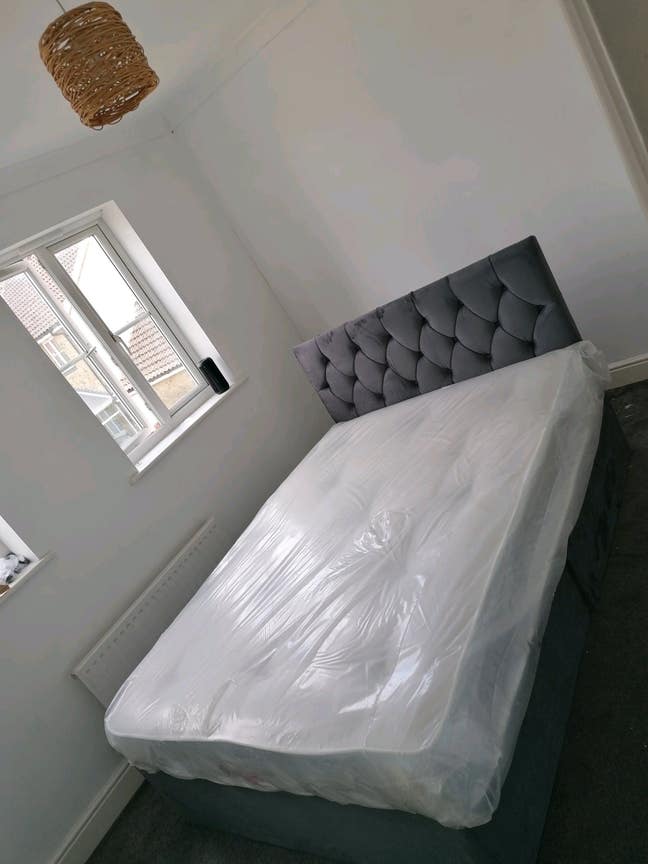 Double Room to Rent – Spacious & Well-Located Main Photo