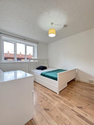 ⭐️ Old Street -  3 Bed Flat Available Main Photo