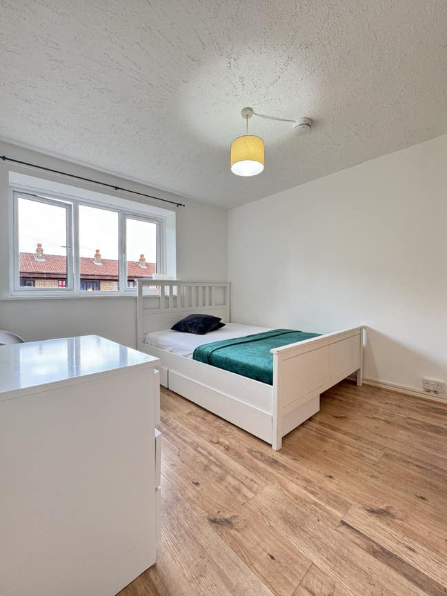 ⭐️ Old Street -  3 Bed Flat Available Main Photo