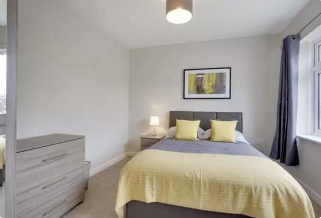 Double room in quiet neighbourhood Main Photo