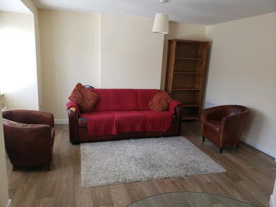 2 Bed flat bordering Colliers Wood,  Main Photo