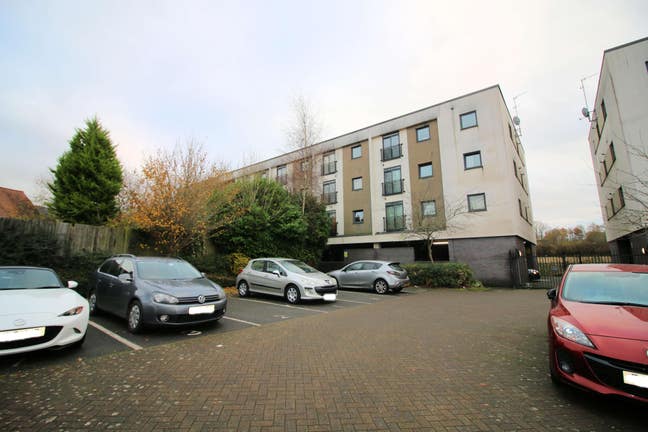 1 bedroom 2nd floor flat Main Photo