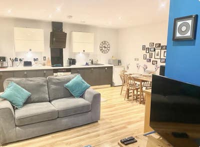 1 bed furnished apartment in St Paul's Square Main Photo