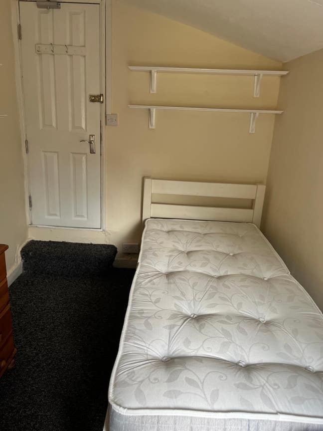 Single room for students only Main Photo